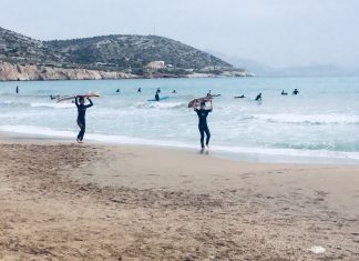 Fun waves στη Βάρκιζα