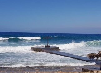 Σερφάροντας στη δυτική Πελοπόννησο