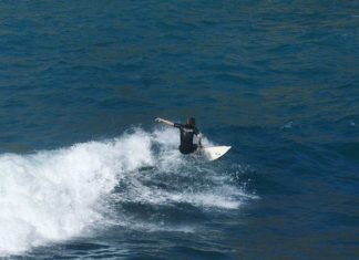 Αναζητώντας το κύμα σε Κρήτη, Ικαρία, Τήνο και Πελοπόννησο