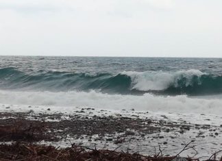 Σερφάροντας σε Τήνο και Εύβοια