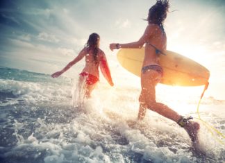 Girls surf camps: Για τα κορίτσια που θέλουν να σερφάρουν Girls surf camp