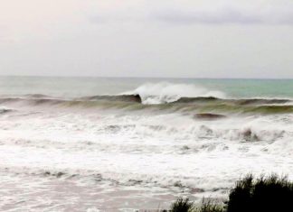 Η κακοκαιρία «Βικτώρια» έφερε barrels στο Ιόνιο