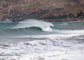 Pre christmas surfing σε Βουλιαγμένη, Τήνο και Χανιά