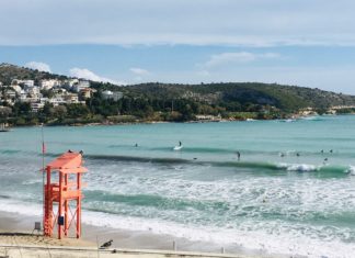 Δύο ημέρες με κύμα και surf στη Βουλιαγμένη