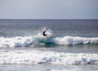 Σερφάροντας με αποκριάτικη διάθεση στα Χανιά