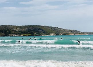 Small waves = fun day σήμερα στη Βουλιαγμένη